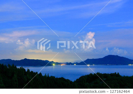 View of the Tobishima Kaido from Oshiba Island at dusk 127162464