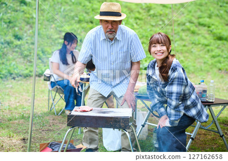 3代人露營戶外烤肉BBQ家人同事朋友 127162658