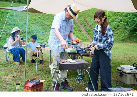 3代人露營戶外烤肉BBQ家人同事朋友 127162671