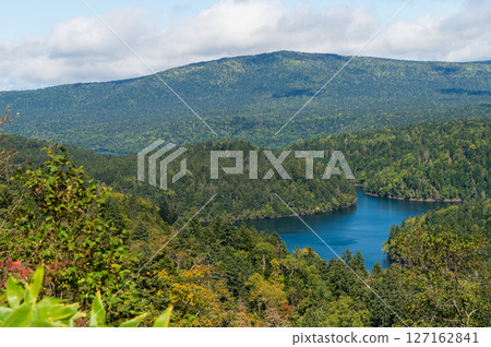 Panketo and Penketo, two ponds separated from Lake Akan by the eruption of Mount Oakan, photographed from Sokodai on the Akan Crossing Road. Panketo and Penketo, two ponds separated from Lake Akan by the eruption of Mount Oakan, photographed from Sokodai on the Akan Crossing Road. 127162841