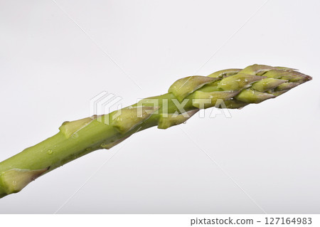 Green asparagus spear 127164983