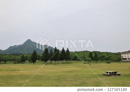 初夏的山景 127165189
