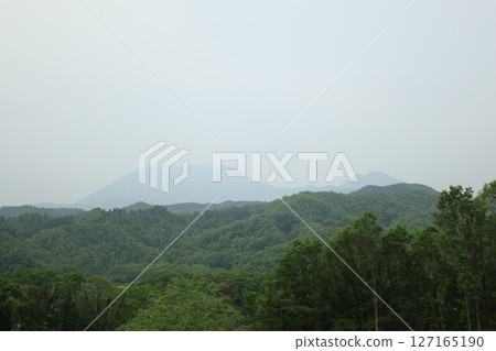 初夏的山景 初夏的山景 127165190