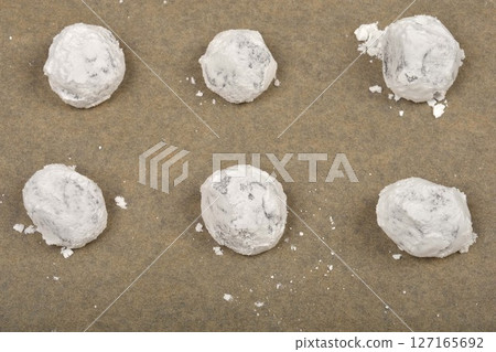 Chocolate crinkle cookies preparation Chocolate crinkle cookies preparation 127165692