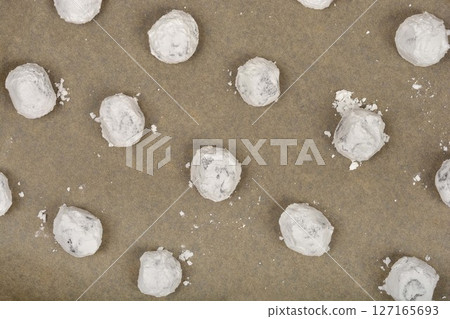 Chocolate crinkle cookies preparation Chocolate crinkle cookies preparation 127165693