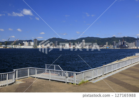 Park where the sea can be seen 127165988