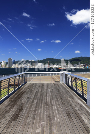 Park where the sea can be seen 127166328