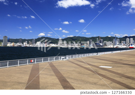 Park where the sea can be seen Park where the sea can be seen 127166330