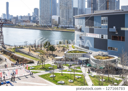 Toyosu cityscape on a sunny day 127166783