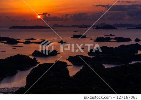 長崎縣佐世保灣九十九島的日落 長崎縣佐世保灣九十九島的日落 127167065