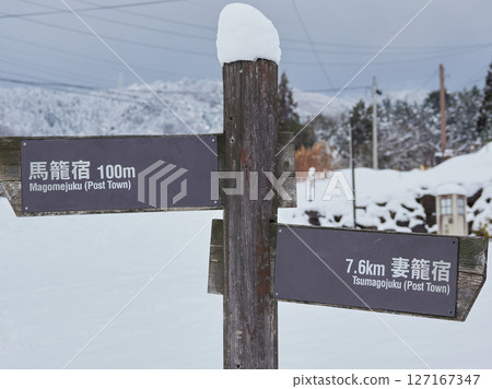 從中山道馬籠宿的觀景台欣賞雪景 127167347