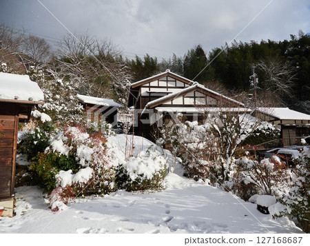 Snow-covered old townscape of Tsumago-juku, a tourist attraction on the Nakasendo road in winter Snow-covered old townscape of Tsumago-juku, a tourist attraction on the Nakasendo road in winter 127168687
