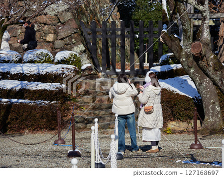 Female tourists visiting Inuyama Castle in winter 127168697
