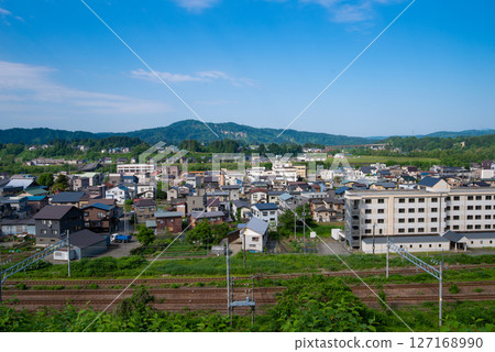 A residential area with a clear blue sky (Kawaguchi, Nagaoka City, Niigata Prefecture) 127168990
