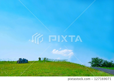藍天和雲彩和大草原 127169071
