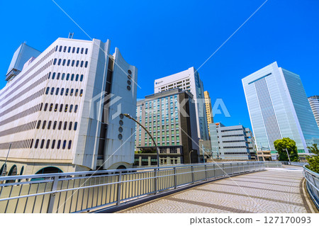 日本橫濱城市景觀。櫻木町車站、新南口（市政廳出口）、Pio City、橫濱市政廳等景觀。 127170093