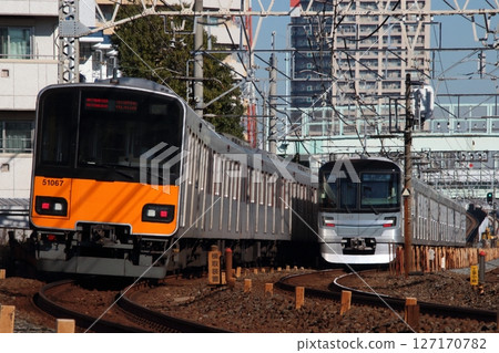 東武伊勢崎線50050系列、東京地鐵日比谷線13000系列四線運行 127170782