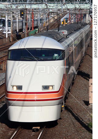 Tobu Skytree Line Limited Express Kinu/Limited Express Kegon (100 series Spacia car) 127170957