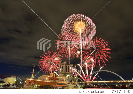 Fireworks and music performed together <ISOGAI Fireworks Theater, Nagoya Port> Fireworks and music performed together <ISOGAI Fireworks Theater, Nagoya Port> 127171108