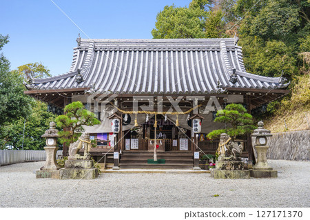 Tamaso Shrine Worship Hall (Kantatsu, Yao City, Osaka Prefecture) 127171370
