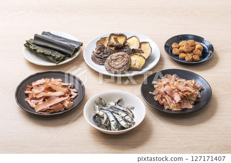 Ingredients for making dashi soup stock, various ingredients for making dashi soup stock, processed seafood products, seafood, ingredients for making dashi soup stock, health foods 127171407