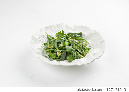 Portion of green salad with avocado 127171643