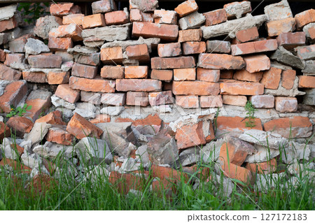 Old Red Brick Ruined Wall 127172183