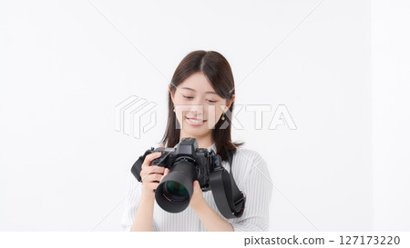一個女人用相機 127173220