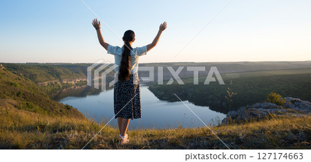 Girl prey God on the hill 127174663