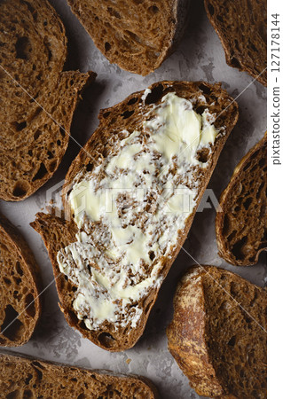 Top view of artisan sliced rye sourdough bread with butter 127178144