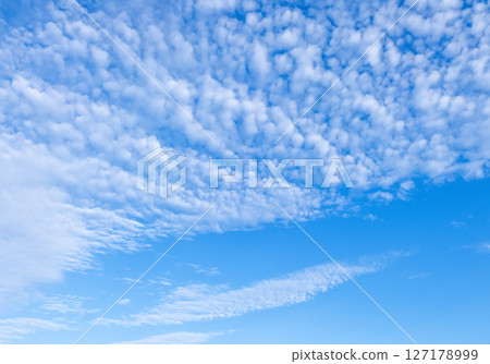 Blue sky and scaly cloud Blue sky and scaly cloud 127178999