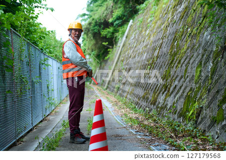 Traffic control, guidance, security guard, guard, under construction, guidance, senior Traffic control, guidance, security guard, guard, under construction, guidance, senior 127179568