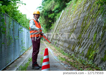 Traffic control, guidance, security guard, guard, under construction, guidance, senior Traffic control, guidance, security guard, guard, under construction, guidance, senior 127179569