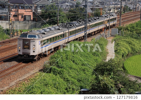 183號特快列車北近畿行駛在JR京都線中,欣賞京阪神風景,拍攝於2010年8月26日 183號特快列車北近畿行駛在JR京都線中,欣賞京阪神風景,拍攝於2010年8月26日 127179816