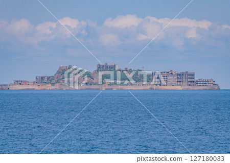 （長崎縣）漂浮在海上的端島（軍艦島）（工業革命遺產） 127180083