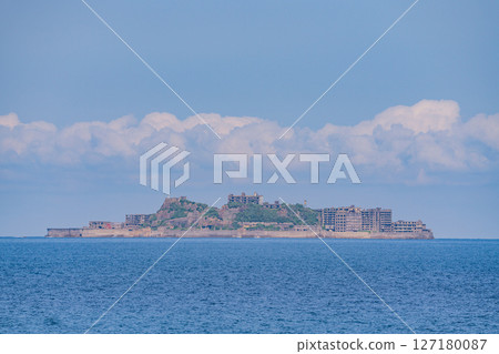 （長崎縣）漂浮在海上的端島（軍艦島）（工業革命遺產） 127180087