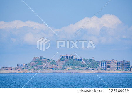 (長崎縣)漂浮在海上的端島(軍艦島)(工業革命遺產) (長崎縣)漂浮在海上的端島(軍艦島)(工業革命遺產) 127180089