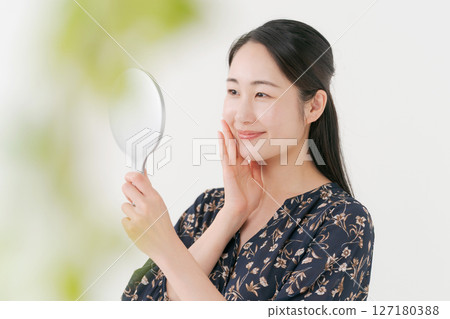看鏡子的少婦 看鏡子的少婦 127180388