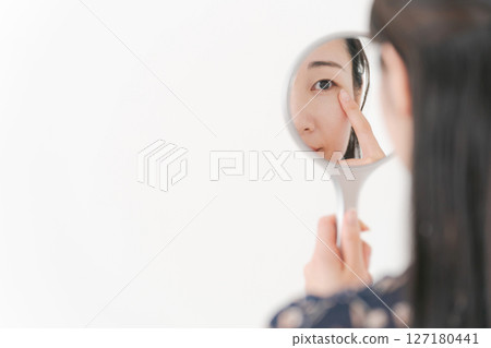 照鏡子的女人 127180441