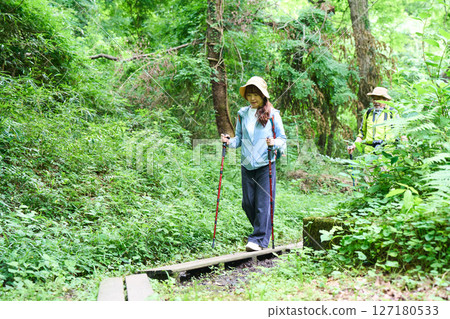 健行、健行、老年、散步、爬山 127180533