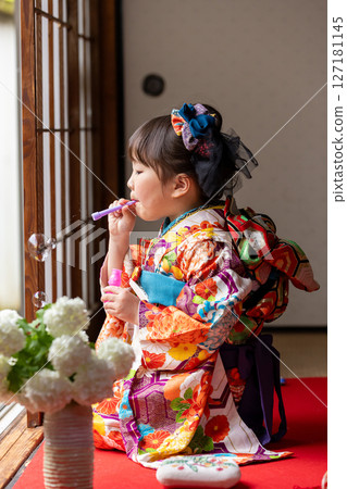 Cute girl in kimono for Shichigosan 7 years old Cute girl in kimono for Shichigosan 7 years old 127181145