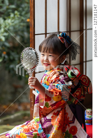 Cute girl in kimono for Shichigosan 7 years old Cute girl in kimono for Shichigosan 7 years old 127181147