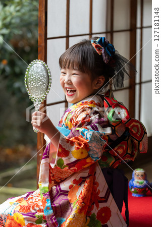 Cute girl in kimono for Shichigosan 7 years old Cute girl in kimono for Shichigosan 7 years old 127181148
