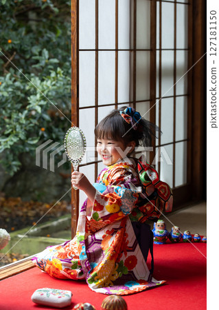 Cute girl in kimono for Shichigosan 7 years old Cute girl in kimono for Shichigosan 7 years old 127181150