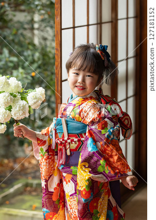 Cute girl in kimono for Shichigosan 7 years old Cute girl in kimono for Shichigosan 7 years old 127181152