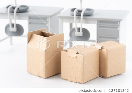 Miniature desks, chairs and cardboard boxes for office relocation 127181242