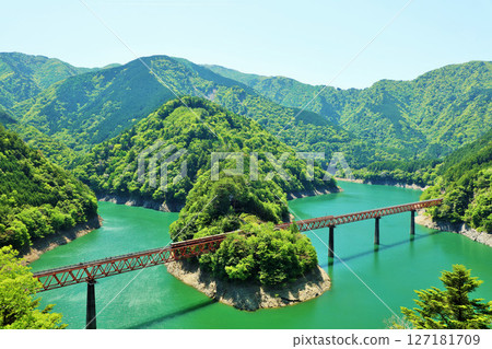 Shizuoka Prefecture, Okuoikojo Station under the blue sky 127181709