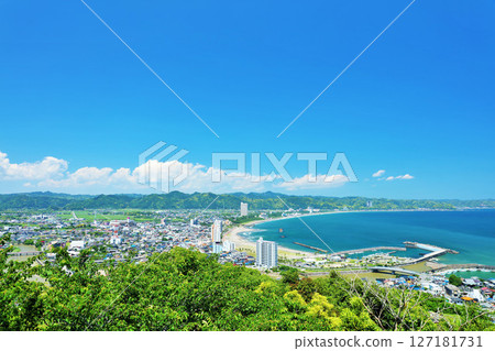 Chiba Prefecture: Blue sky and sea in Kamogawa City 127181731