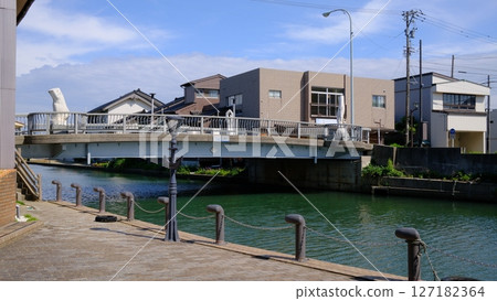富山縣射水市內川山王橋與現代街景 富山縣射水市內川山王橋與現代街景 127182364