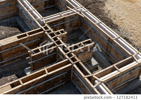 房屋建築材料：地基 127182411